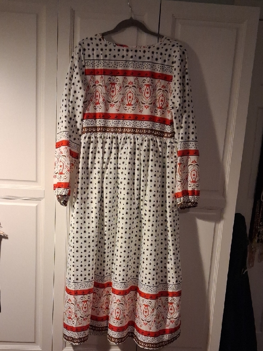 MISSLOOK White Maxi Dress with Border Print - Picture 6 of 6